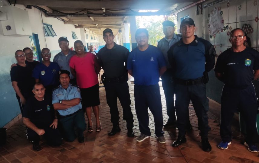 Comandante do 10º Batalhão de Polícia Militar realiza visita à Escola Cívico-Militar