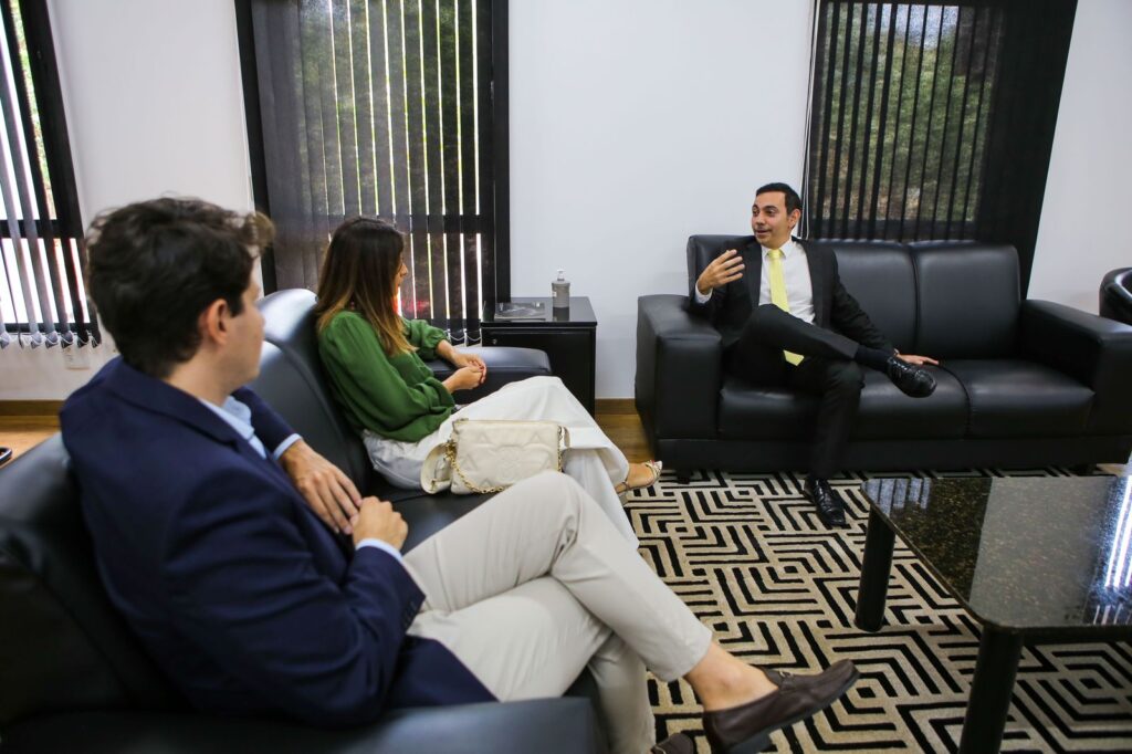 Delegado-Geral recebe visita da Deputada Camila Jara para tratar de medida de enfrentamento ao assédio sexual