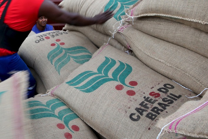 Exportação de café do Brasil cai 33% em fevereiro, para 2,4 milhões de sacas