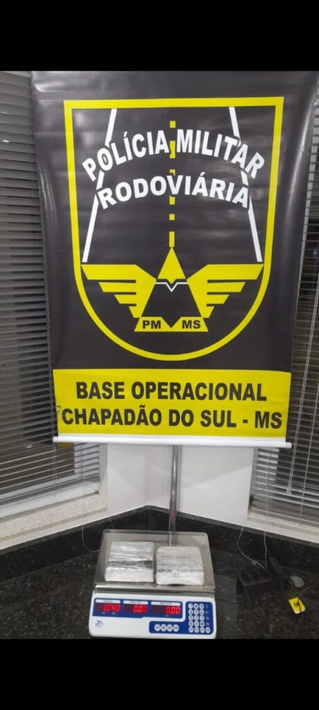 Passageira de ônibus, que transportava cocaína, é presa pela Polícia Militar Rodoviária em Chapadão do Sul
