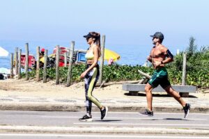 patrícia poeta na praia