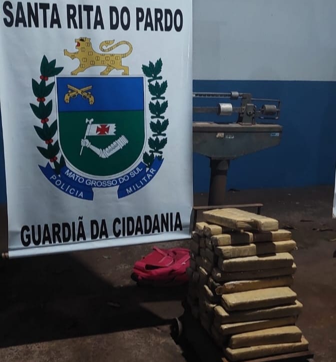 Polícia Militar prende homem transportando 49 quilos de maconha em Santa Rita do Pardo