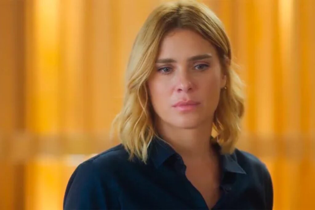 Lumiar (Carolina Dieckmann) em cena de Vai na Fé