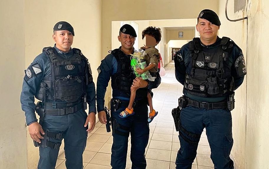 Força Tática visita fã mirim da Polícia Militar na Pediatria da Santa Casa de Corumbá