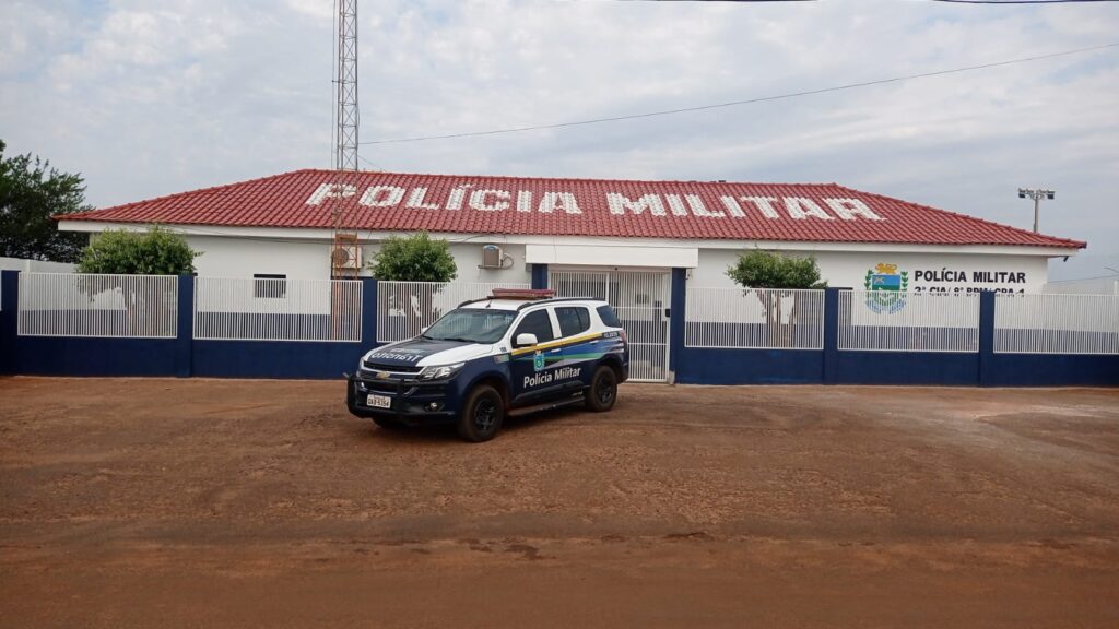 Polícia Militar conduz homem para a delegacia por violência doméstica em Ivinhema