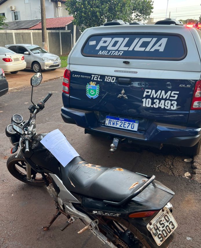 Polícia Militar recupera motocicleta com queixa de furto e conduz à Delegacia de Polícia dois homens por receptação
