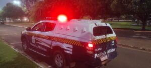 Condutor embriagado tenta fugir de blitz e acaba preso pela Polícia Militar