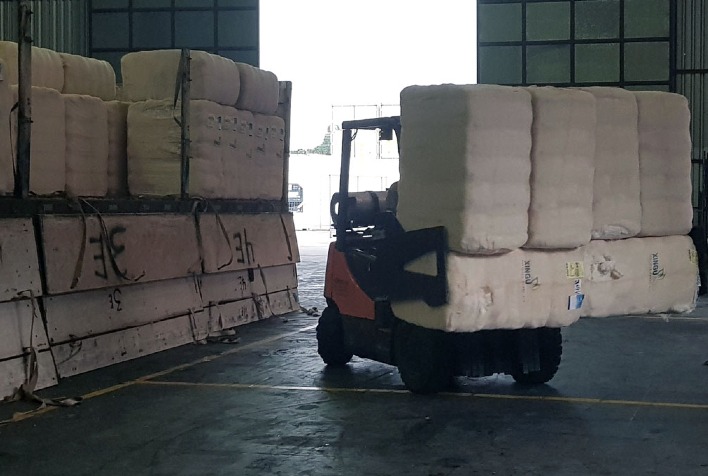 Exportações de algodão da Índia atingem mínima de 18 anos com queda na produção