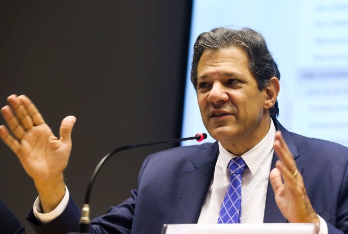Gastos fiscais estão inviabilizando as finanças públicas no Brasil, diz Haddad
