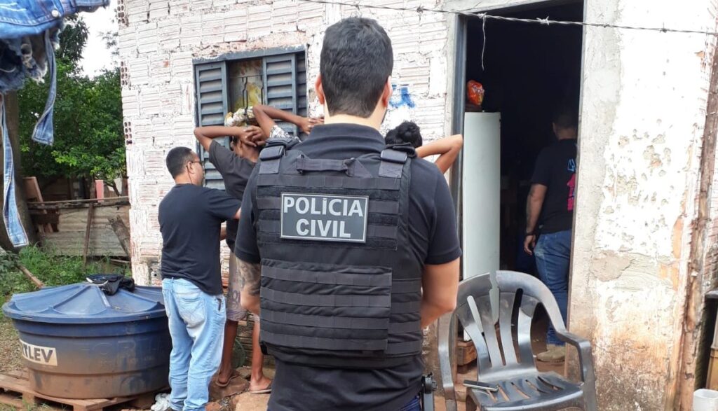 Polícia Civil prende traficante em Ladário e apreende arma de fogo