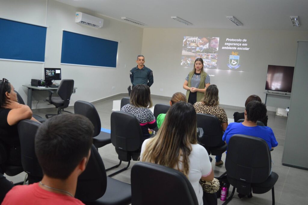 Polícia Militar em Coxim realiza capacitação do protocolo de emergência aos profissionais de educação das escolas municipais do campo