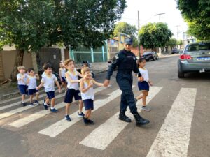 Polícia Militar inicia Proerd-Kids com educação para o trânsito nas escolas particulares de Coxim
