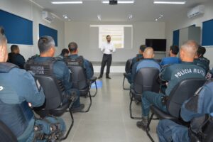 Polícia Militar recebe palestra com promotor em Coxim