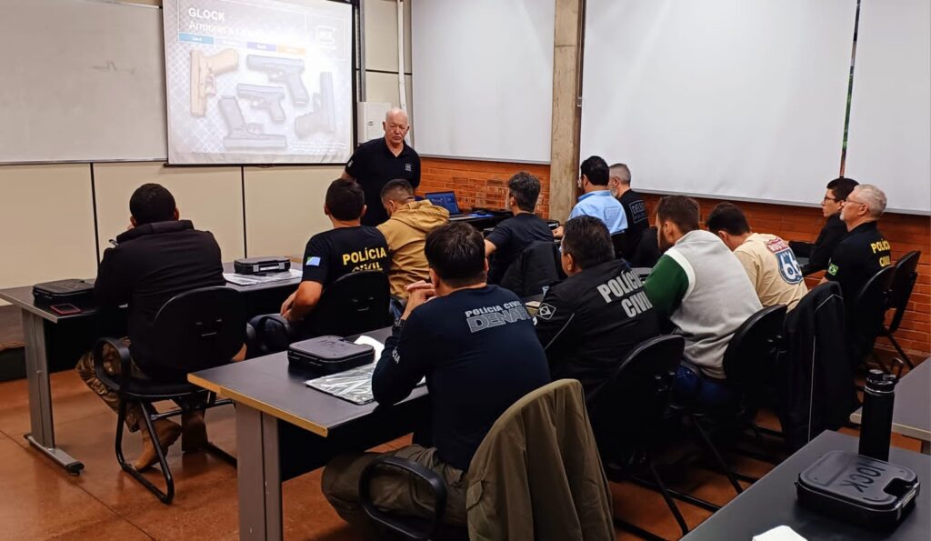 Policiais Civis recebem treinamento sobre sistema de segurança e funcionamento das armas Glock