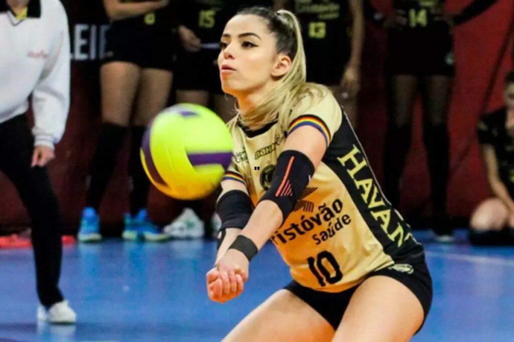 key alves jogando vôlei