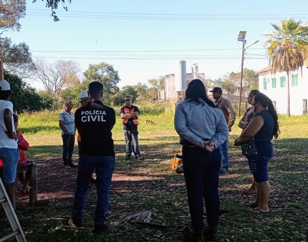 Polícia Civil e Centro de Controle de Zoonoses realizam ação de conscientização sobre maus-tratos de animais, em Corumbá