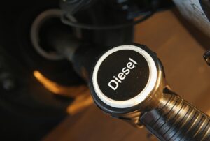 Após reajuste nas refinarias, preço do diesel fica 0,81% mais caro nos postos do País, aponta Ticket Log