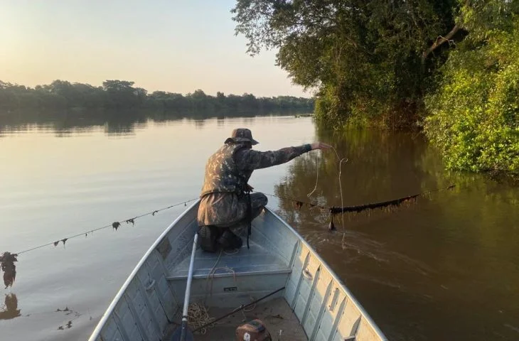 Equipes do BPMA prendem oito pessoas e apreendem barcos e armas em “Operação Padroeira”