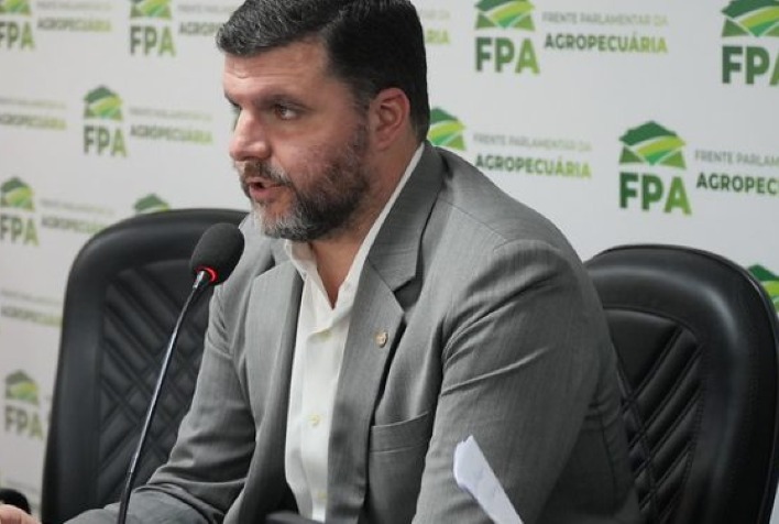 Integrantes do MST interditam rodovia no Paraná, fazem policiais reféns e ameaçam parar o Brasil
