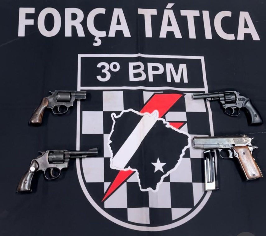 PMMS detém homem com quatro armas de fogo em ônibus em Nova Alvorada do Sul