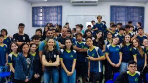 Delegado da Polícia Civil ministra palestra antidrogas em escola de Campo Grande