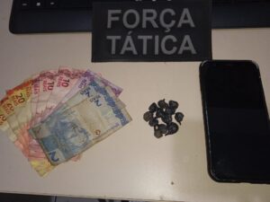 Força Tática apreende autor de tráfico de drogas durante abordagem em Guia Lopes da Laguna