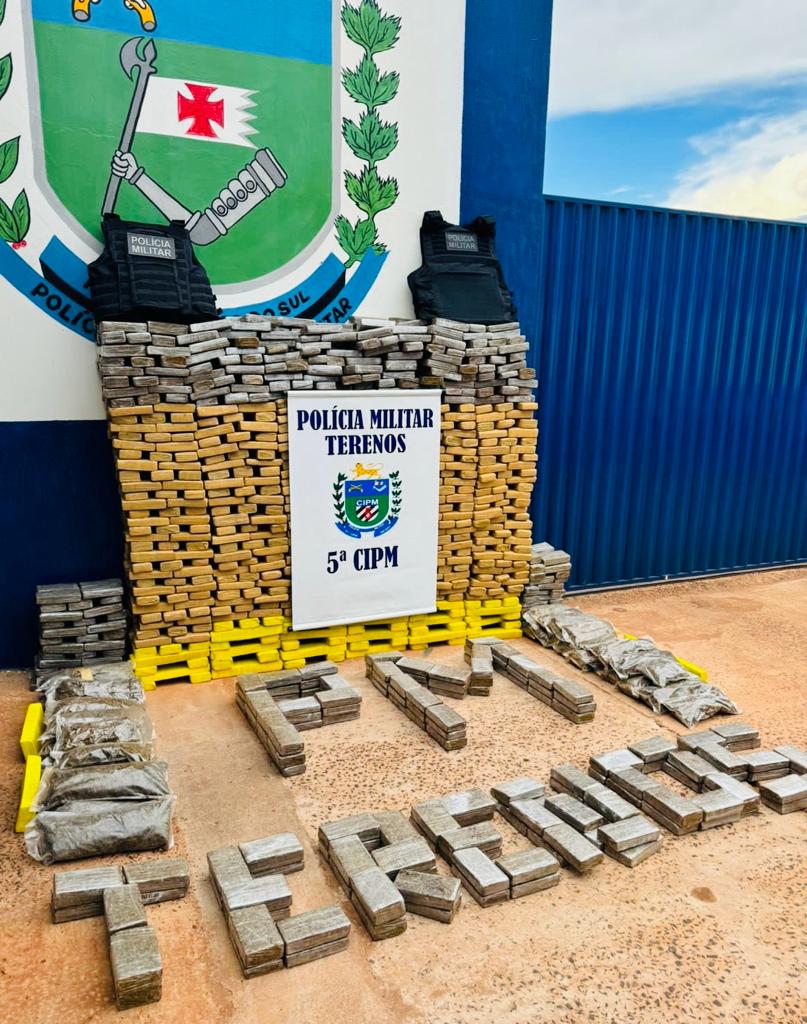Policiais militares de Terenos apreendem mais de 860 quilos de drogas em veículo