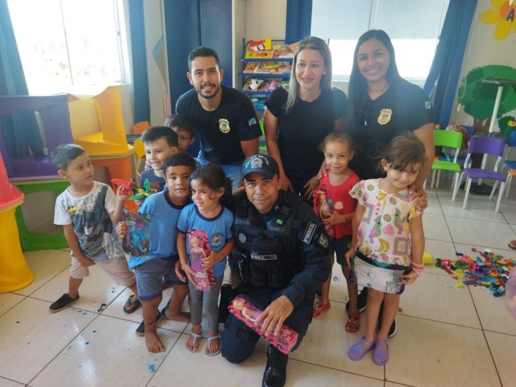 Polícia Civil participa da arrecadação e distribuição de brinquedos na Ação de Natal solidária em Rio Negro