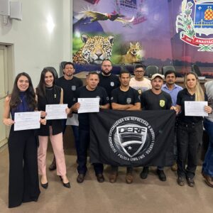 Policiais civis são homenageados por vereadores de Anastácio