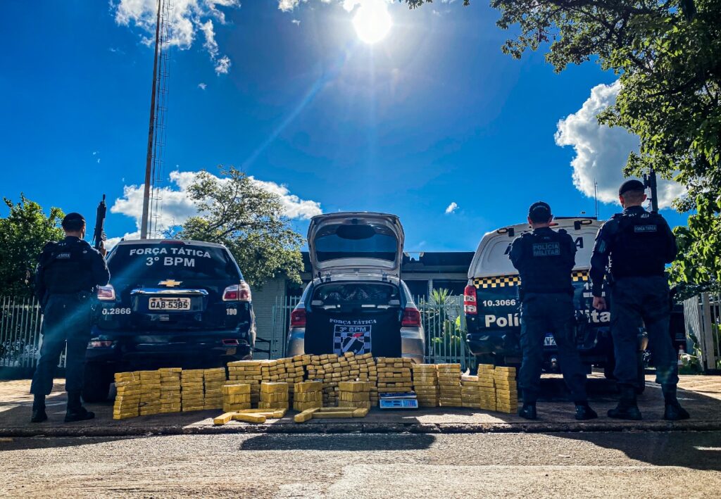 Ação da PMMS resulta na apreensão de quase 300 quilos de drogas e na prisão de dois homens em Dourados
