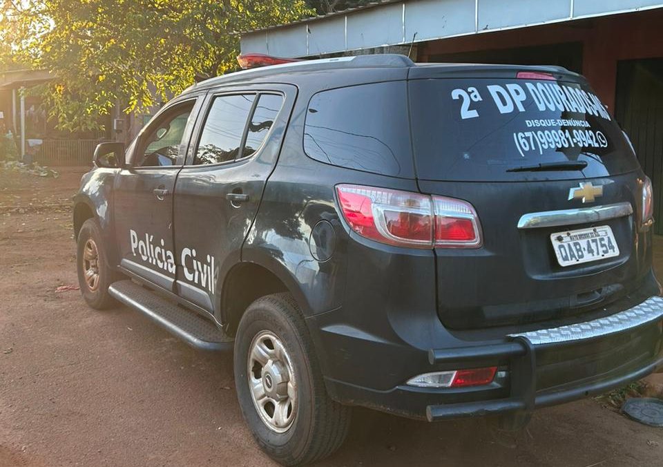 Dois homens são presos pela Polícia Civil por roubarem um idoso em Dourados