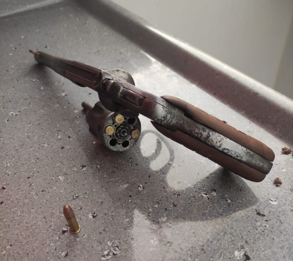 Polícia Civil apreende arma de fogo na casa de autor de violência doméstica em Jardim