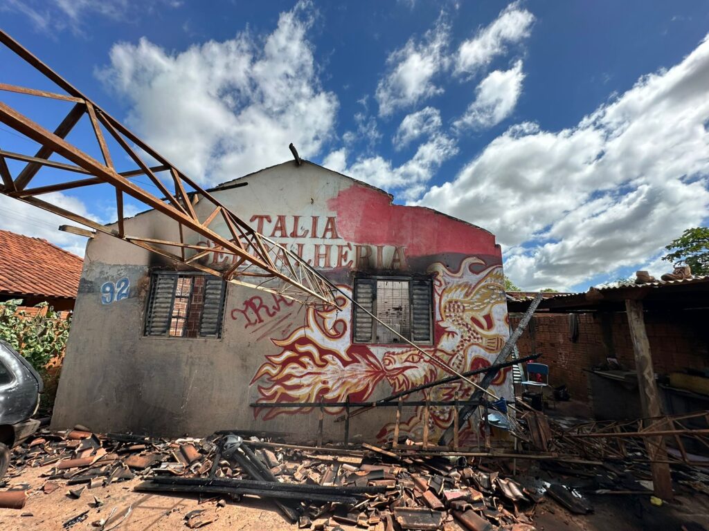 Em Batayporã, Polícia Civil, em conjunto com a Polícia Militar, apreende mulher em flagrante delito por incêndio e identifica suspeitos de homicídio praticado na noite de ontem