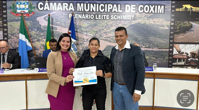 Investigadora da Polícia Civil é homenageada por vereadores de Coxim