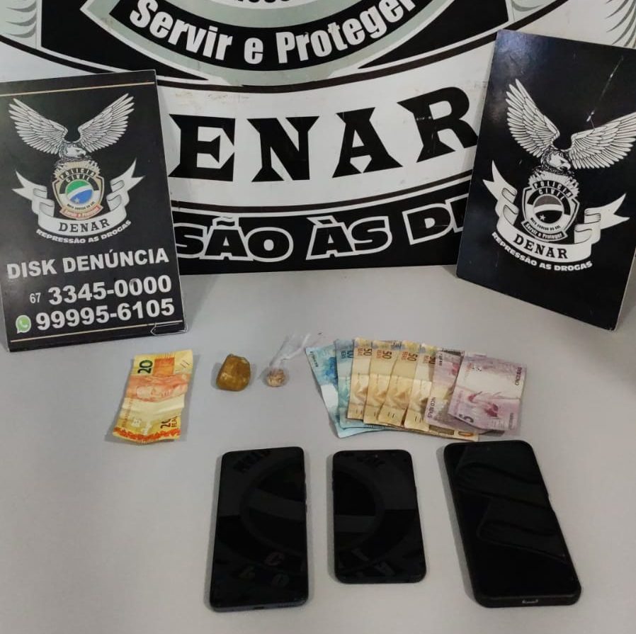 Dois são flagrados pela Polícia Civil, no momento em que vendiam drogas no Bairro Tiradentes