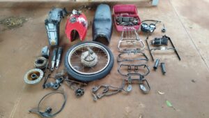 Polícia Civil prende em flagrante indivíduo por adulteração de sinais identificadores de veículo e localiza motocicleta desmanchada em sua residência em Campo Grande