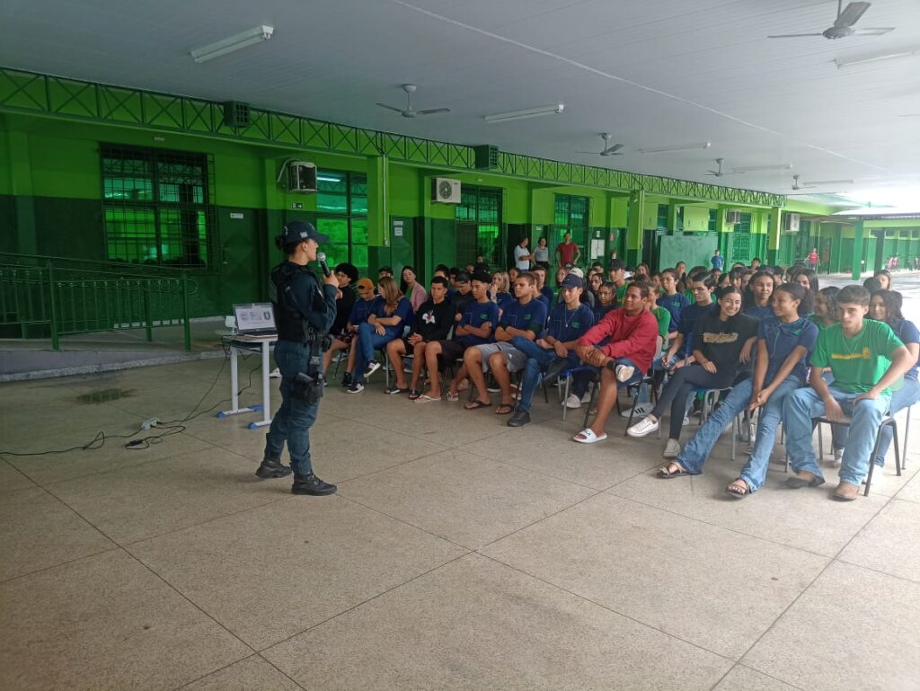 Polícia Militar através do Promuse realiza palestra sobre violência doméstica na Escola Estadual Pedro Mendes em Coxim