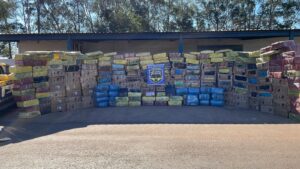 PMR da PMMS prende homem transportando 5 toneladas de drogas em um caminhão